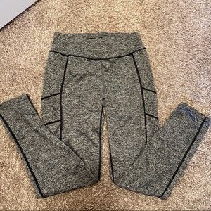 BLACK/GRAY SOFT CROPPED LEGGINGS